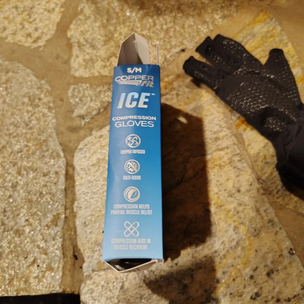 Copper Fit Ice Menthol Infused Compression Right Glove Only Small / Medium S/M